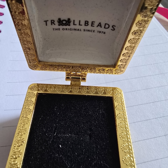 Goebel White Trinket Box - Picture 2 of 7